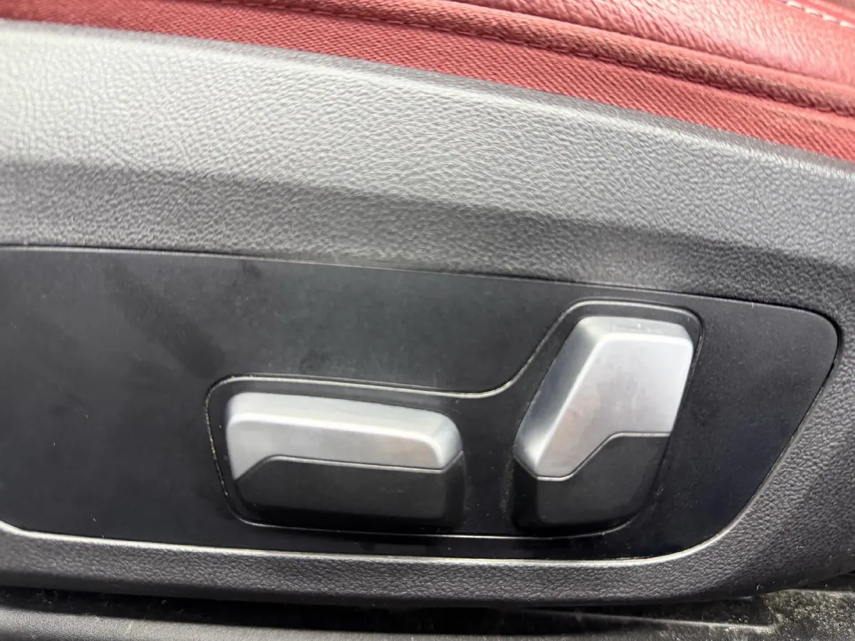 2023 BMW 3 Series 2.0T 156HP L4 8AT,autocango,china used car exporter,china ev exporter,chinese used car exporter,chinese used ev exporter