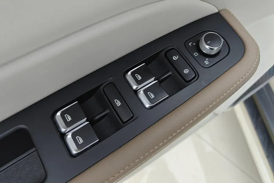 2020 Geely ICON 1.5T 177HP L3 7DCT,autocango,china used car exporter,china ev exporter,chinese used car exporter,chinese used ev exporter