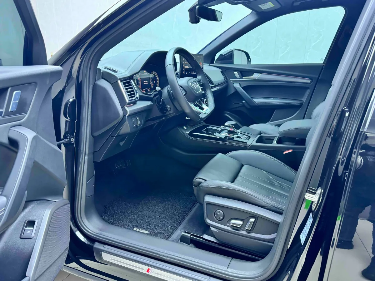 2023 Audi Q5L 2.0T 190HP L4 7DCT,autocango,china used car exporter,china ev exporter,chinese used car exporter,chinese used ev exporter