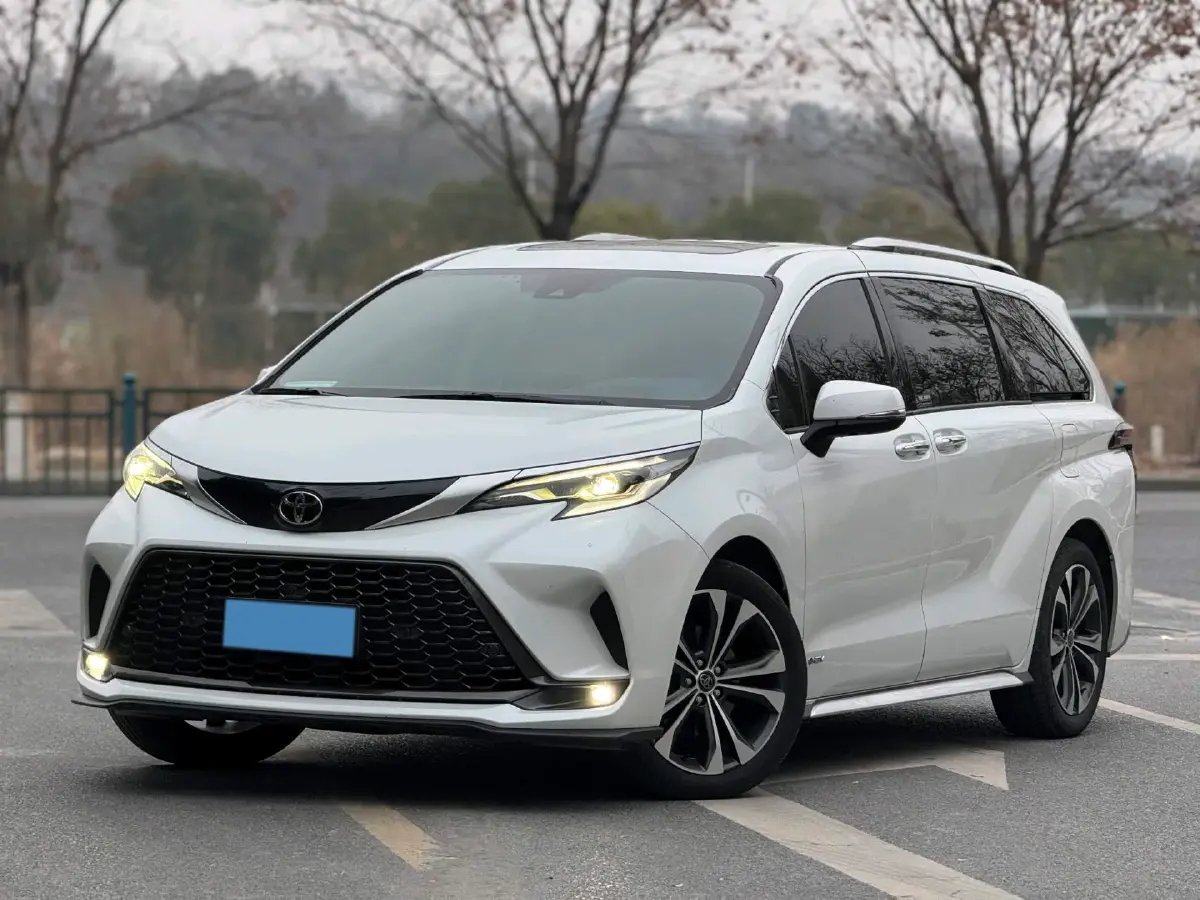 2024 Toyota Granvia 2.5L 189HP L4 E-CVT Hybrid