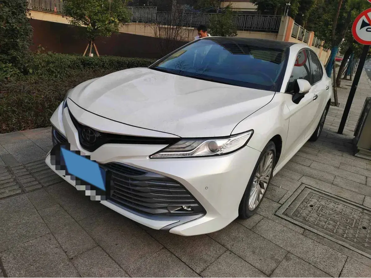 2019 Toyota Camry 2.5L 209HP L4 8AT