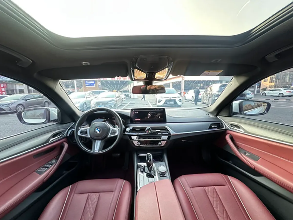 2022 BMW 5 Series 2.0T 252HP L4 8AT,autocango,china used car exporter,china ev exporter,chinese used car exporter,chinese used ev exporter