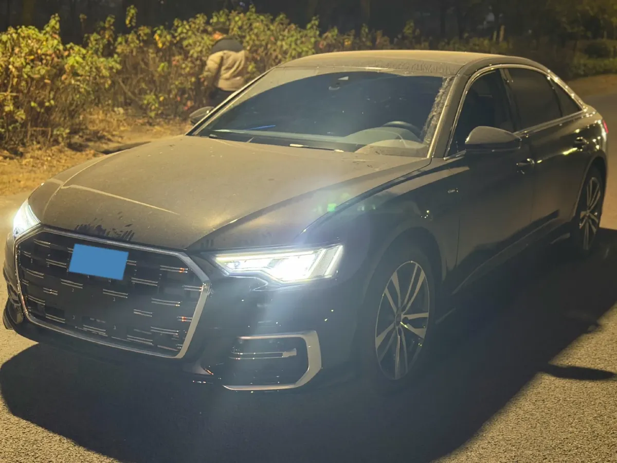 2025 Audi A6L 2.0T 190HP L4 7DCT,autocango,china used car exporter,china ev exporter,chinese used car exporter,chinese used ev exporter