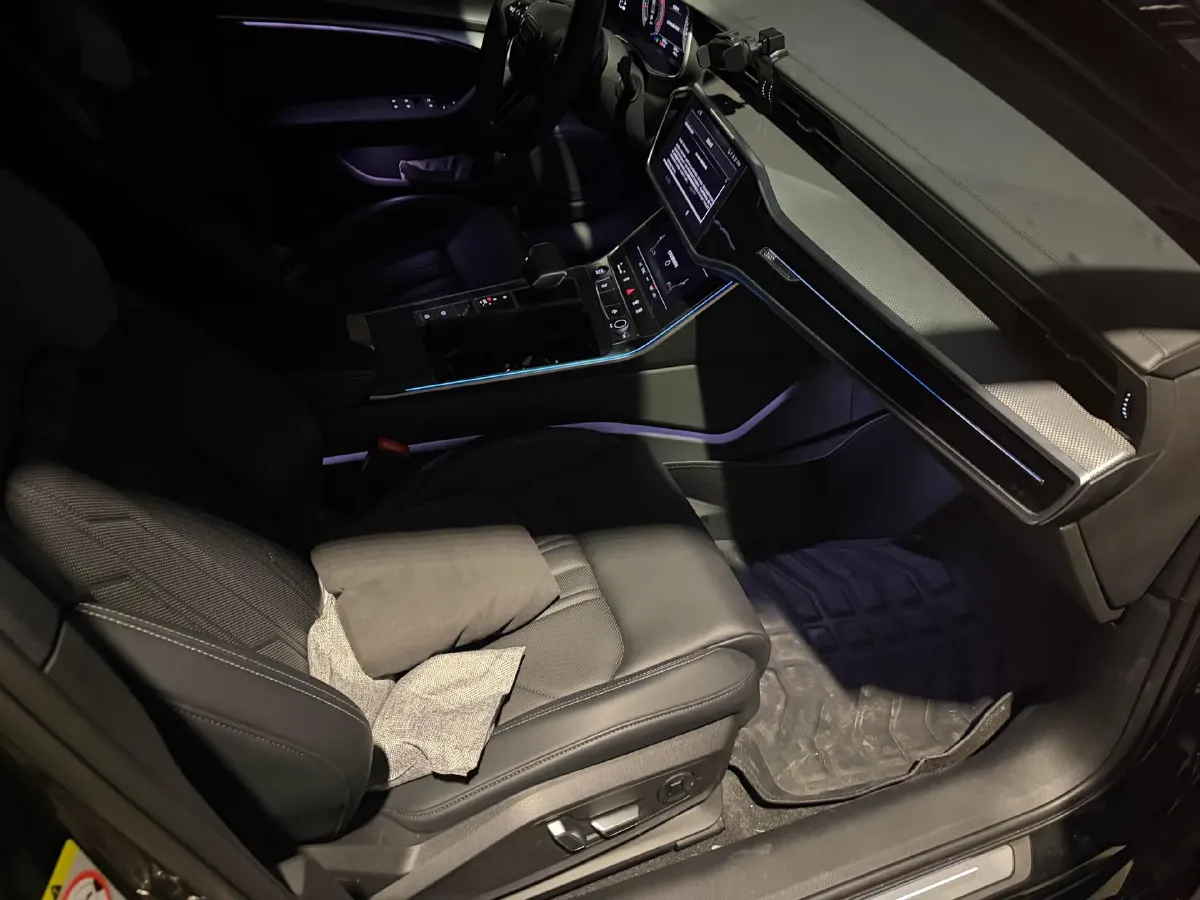 2025 Audi A6L 2.0T 190HP L4 7DCT,autocango,china used car exporter,china ev exporter,chinese used car exporter,chinese used ev exporter