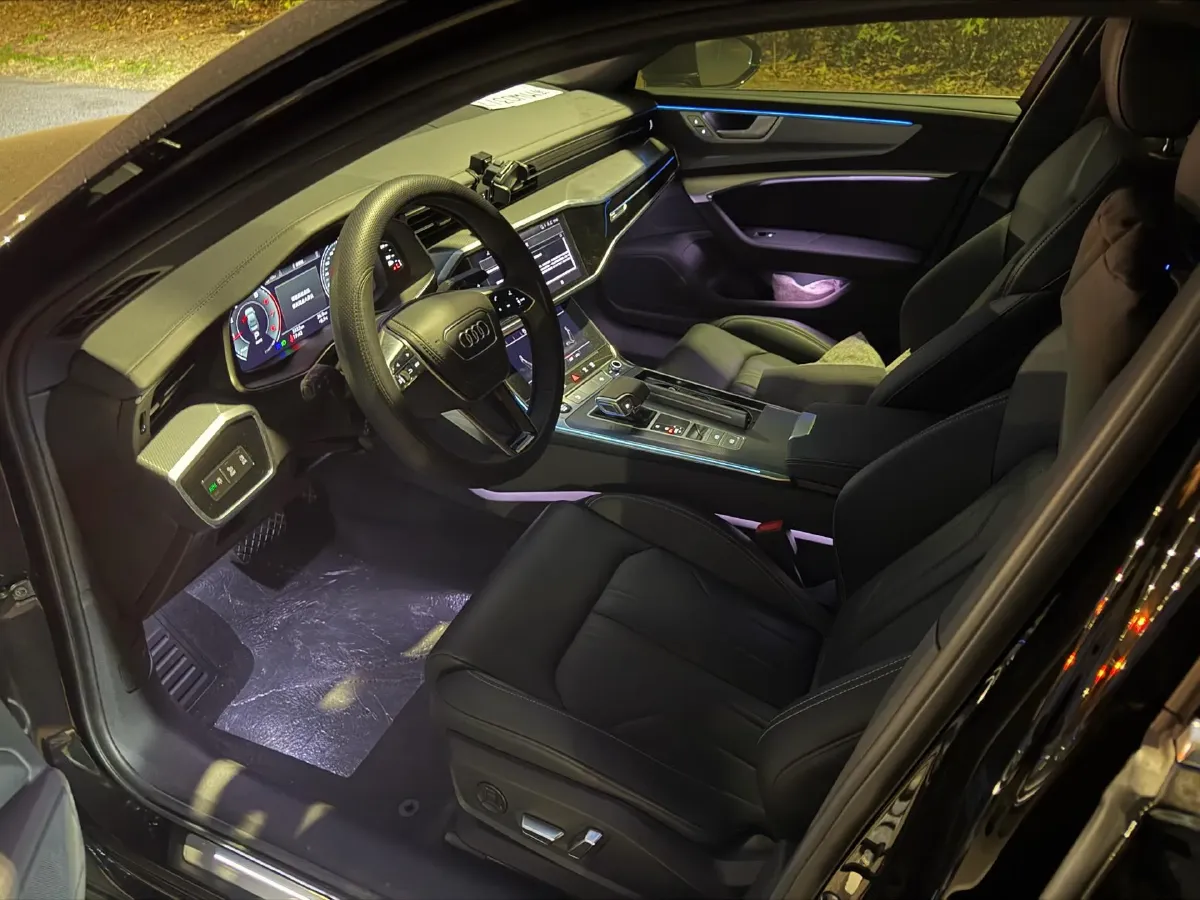 2025 Audi A6L 2.0T 190HP L4 7DCT,autocango,china used car exporter,china ev exporter,chinese used car exporter,chinese used ev exporter