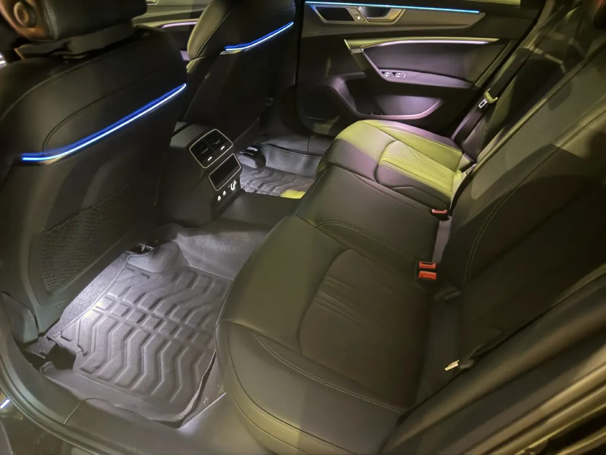 2025 Audi A6L 2.0T 190HP L4 7DCT,autocango,china used car exporter,china ev exporter,chinese used car exporter,chinese used ev exporter