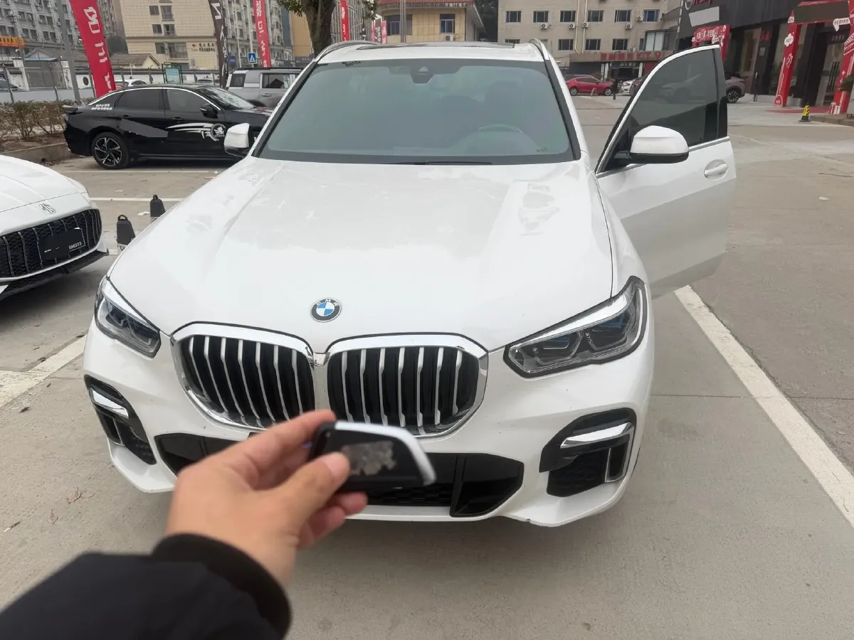 2022 BMW X5 3.0T 333HP L6 8AT,autocango,china used car exporter,china ev exporter,chinese used car exporter,chinese used ev exporter