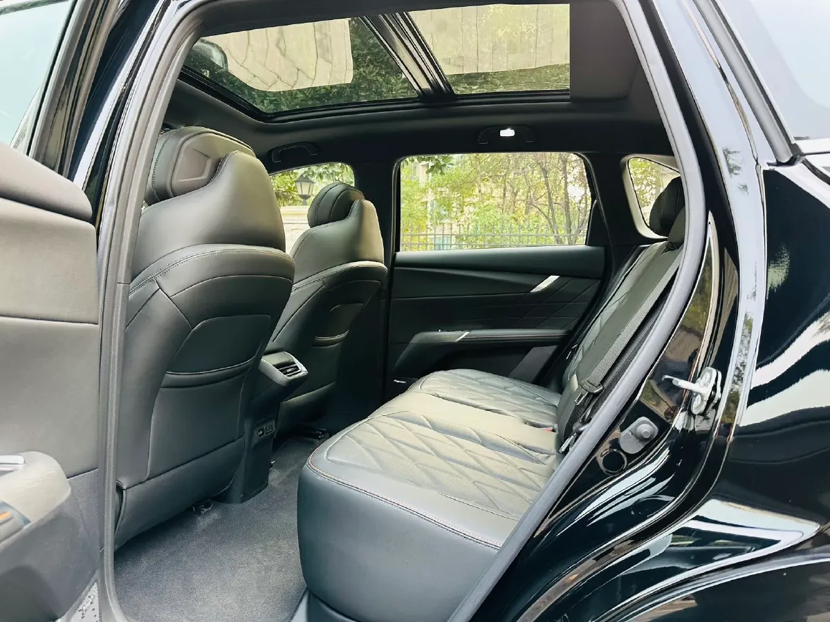 2025 ChangAn CS75 Plus 2.0T 233HP L4 8AT,autocango,china used car exporter,china ev exporter,chinese used car exporter,chinese used ev exporter