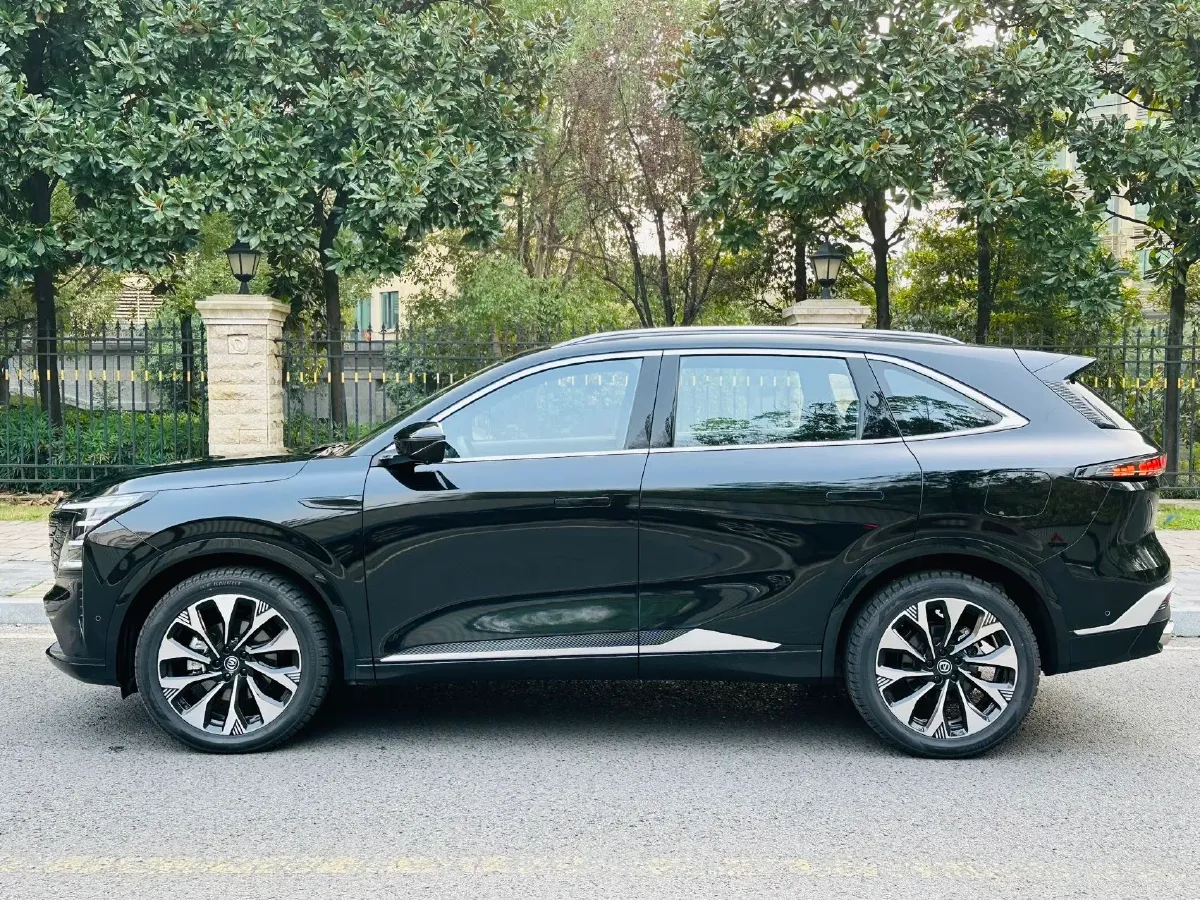 2025 ChangAn CS75 Plus 2.0T 233HP L4 8AT,autocango,china used car exporter,china ev exporter,chinese used car exporter,chinese used ev exporter