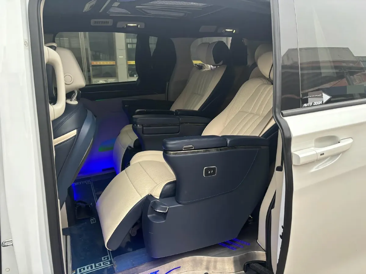 2022 Buick GL8 2.0T 237HP L4 9AT,autocango,china used car exporter,china ev exporter,chinese used car exporter,chinese used ev exporter