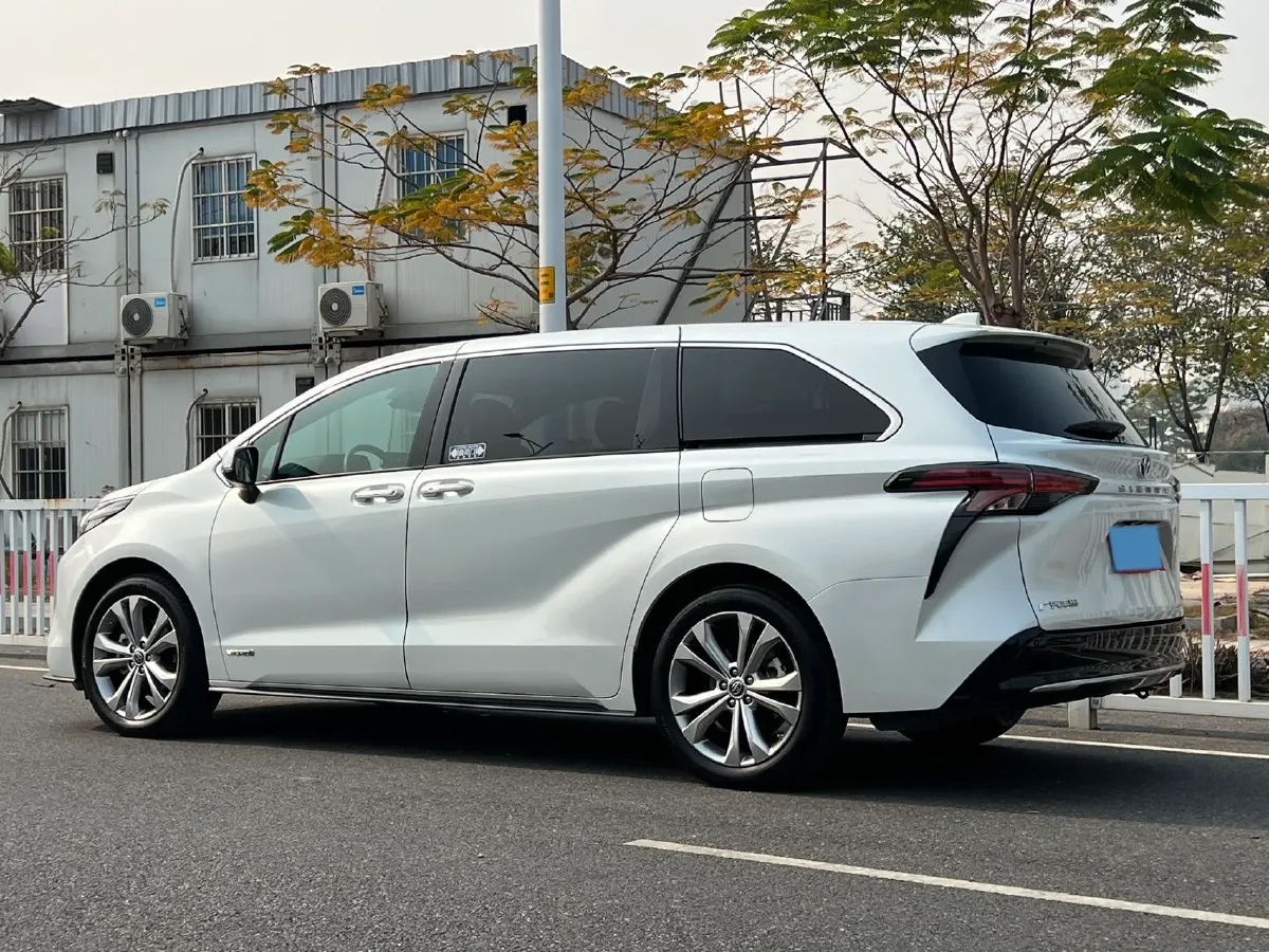 2023 Toyota Sienna 2.5L 189HP L4 E-CVT Hybrid,autocango,china used car exporter,china ev exporter,chinese used car exporter,chinese used ev exporter