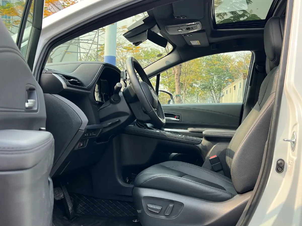 2023 Toyota Sienna 2.5L 189HP L4 E-CVT Hybrid,autocango,china used car exporter,china ev exporter,chinese used car exporter,chinese used ev exporter
