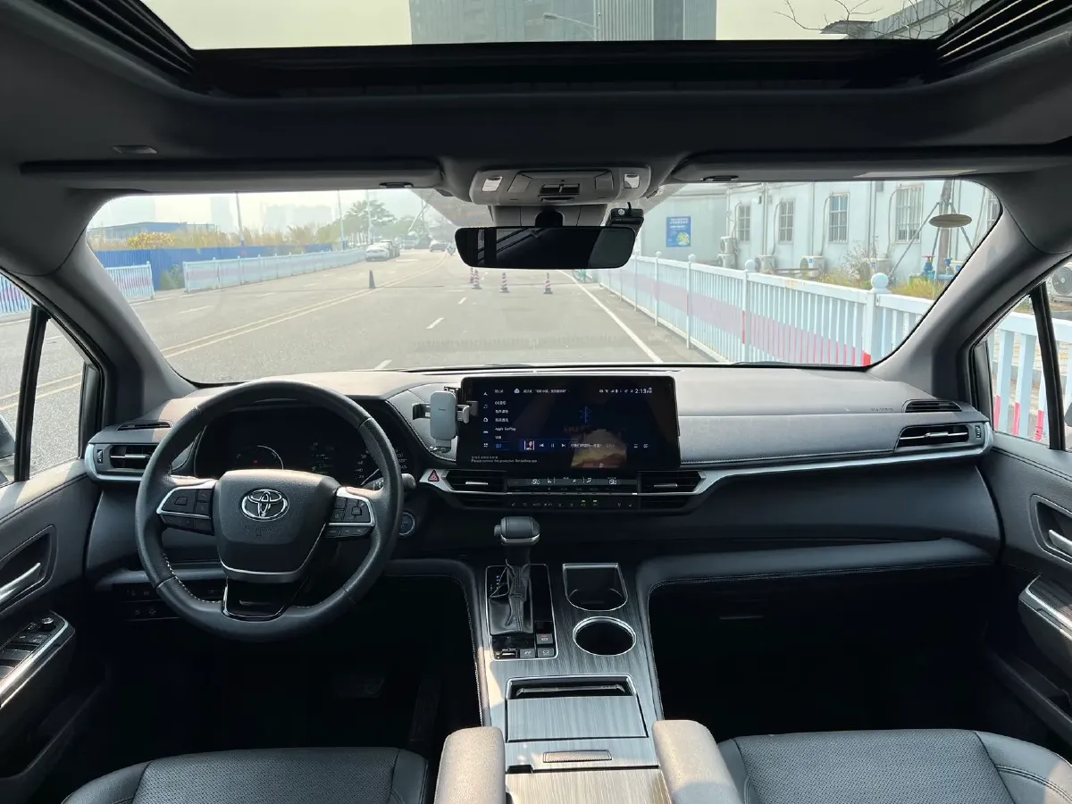 2023 Toyota Sienna 2.5L 189HP L4 E-CVT Hybrid,autocango,china used car exporter,china ev exporter,chinese used car exporter,chinese used ev exporter