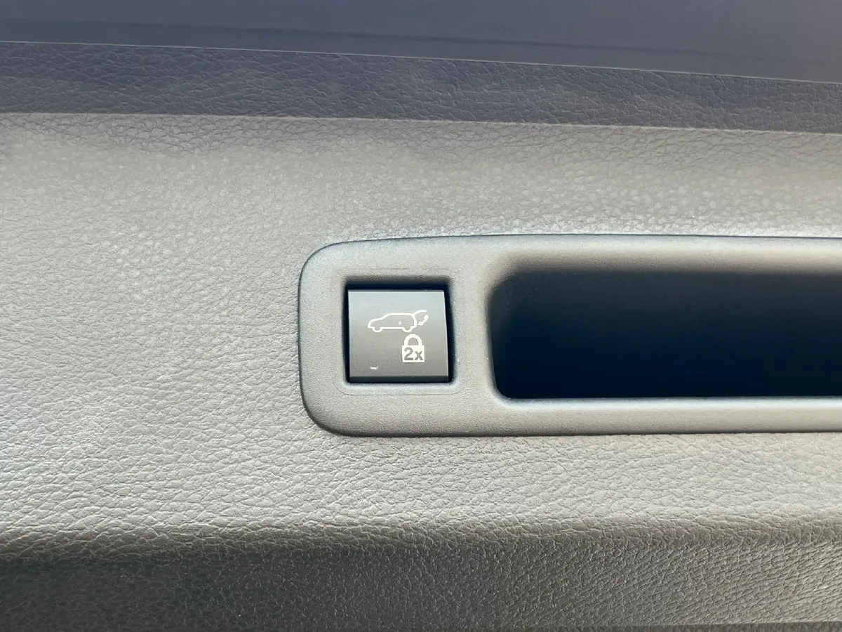 2023 Toyota Sienna 2.5L 189HP L4 E-CVT Hybrid,autocango,china used car exporter,china ev exporter,chinese used car exporter,chinese used ev exporter
