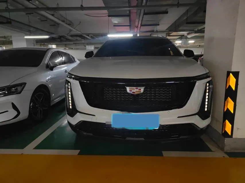 2025 Cadillac XT5 2.0T 237HP L4 9AT,autocango,china used car exporter,china ev exporter,chinese used car exporter,chinese used ev exporter