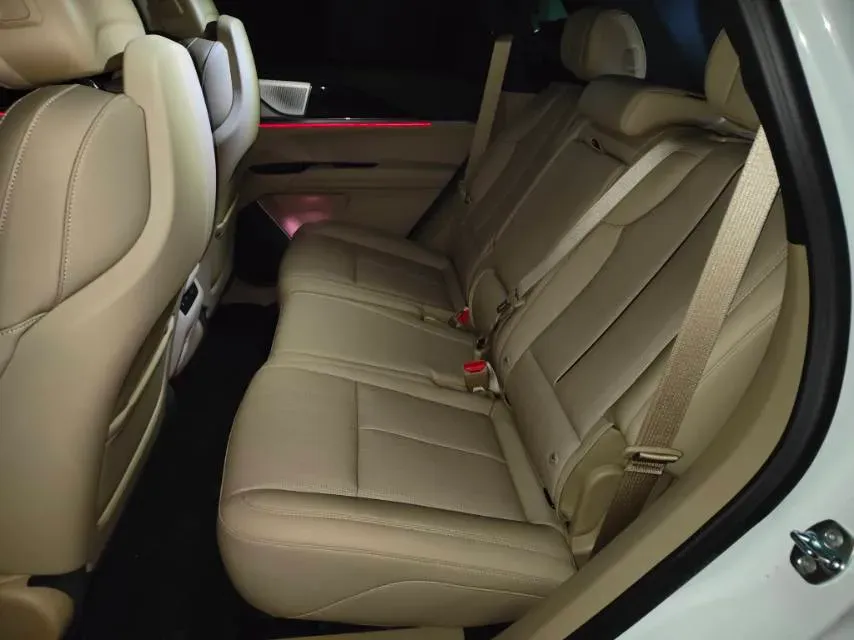 2025 Cadillac XT5 2.0T 237HP L4 9AT,autocango,china used car exporter,china ev exporter,chinese used car exporter,chinese used ev exporter