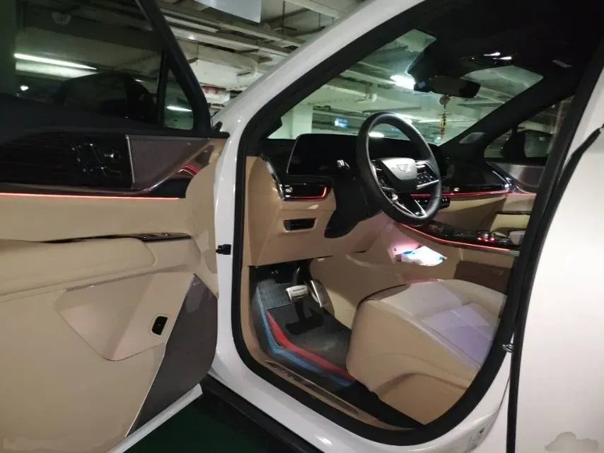 2025 Cadillac XT5 2.0T 237HP L4 9AT,autocango,china used car exporter,china ev exporter,chinese used car exporter,chinese used ev exporter