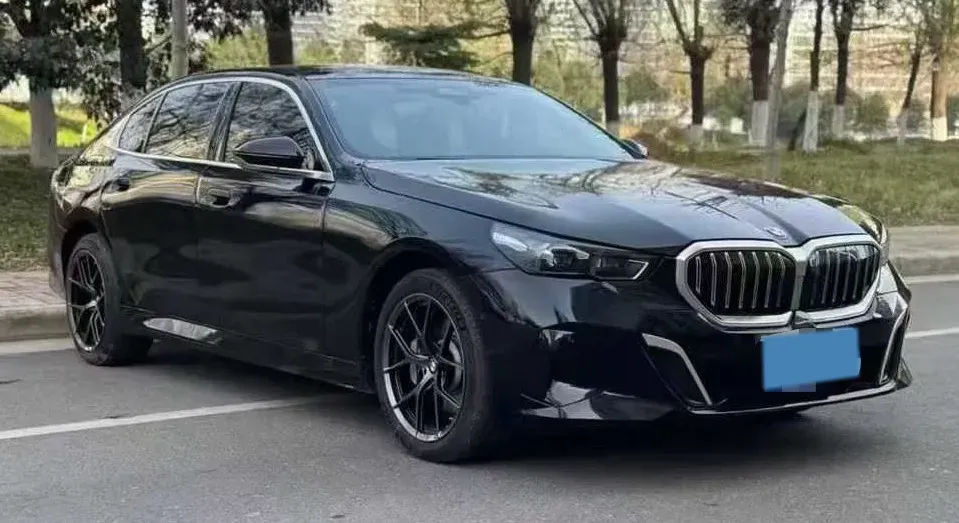 2025 BMW 5 Series 2.0T 258HP L4 8AT,autocango,china used car exporter,china ev exporter,chinese used car exporter,chinese used ev exporter