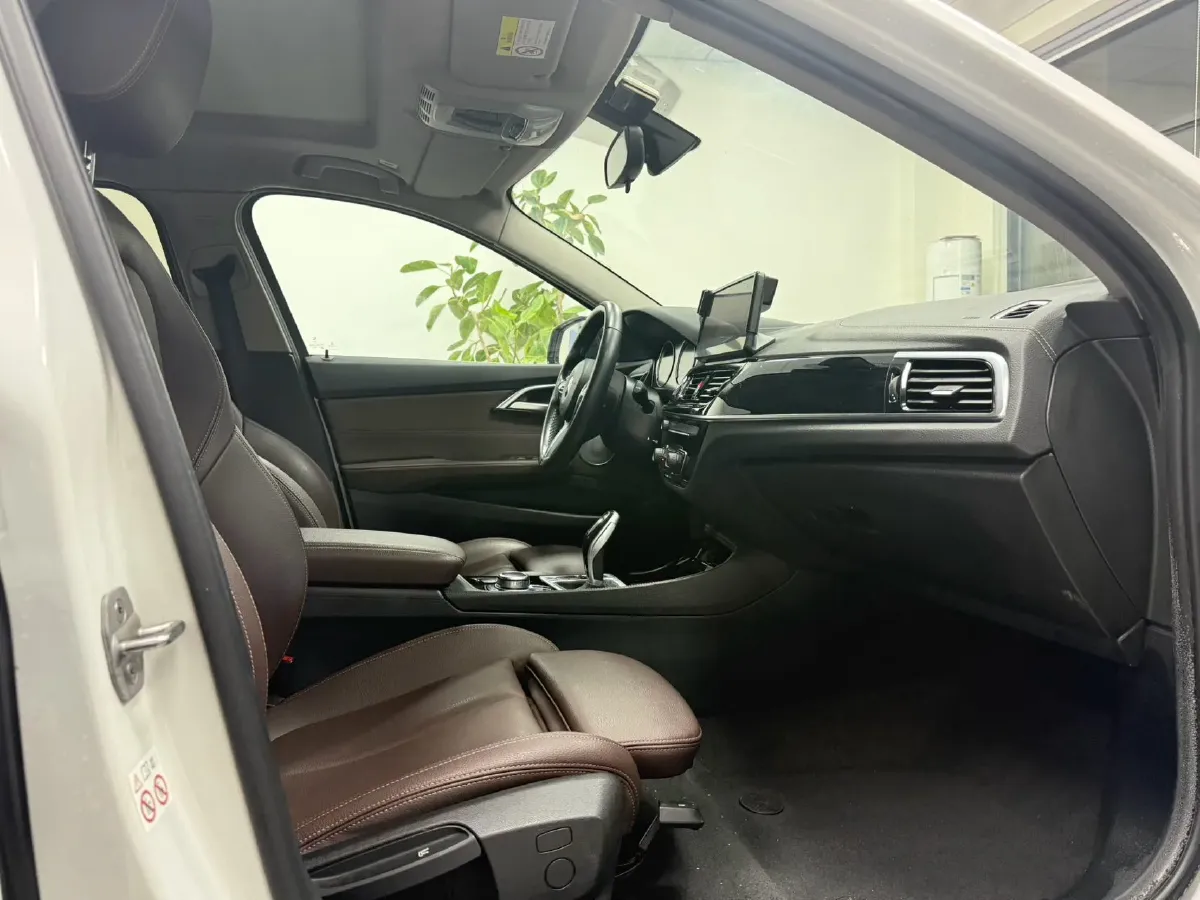 2022 BMW 1 Series 1.5T 140HP L3 7DCT,autocango,china used car exporter,china ev exporter,chinese used car exporter,chinese used ev exporter