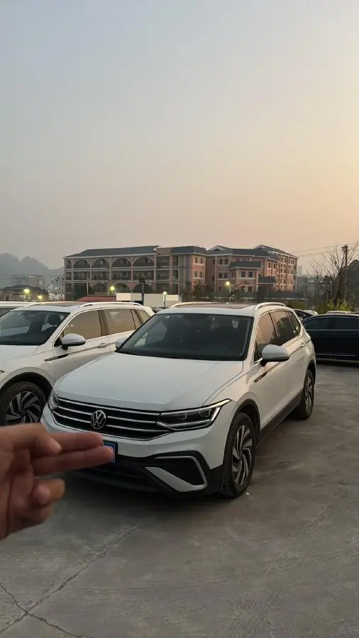 2023 Volkswagen Tiguan L 1.5T 160HP L4 7DCT