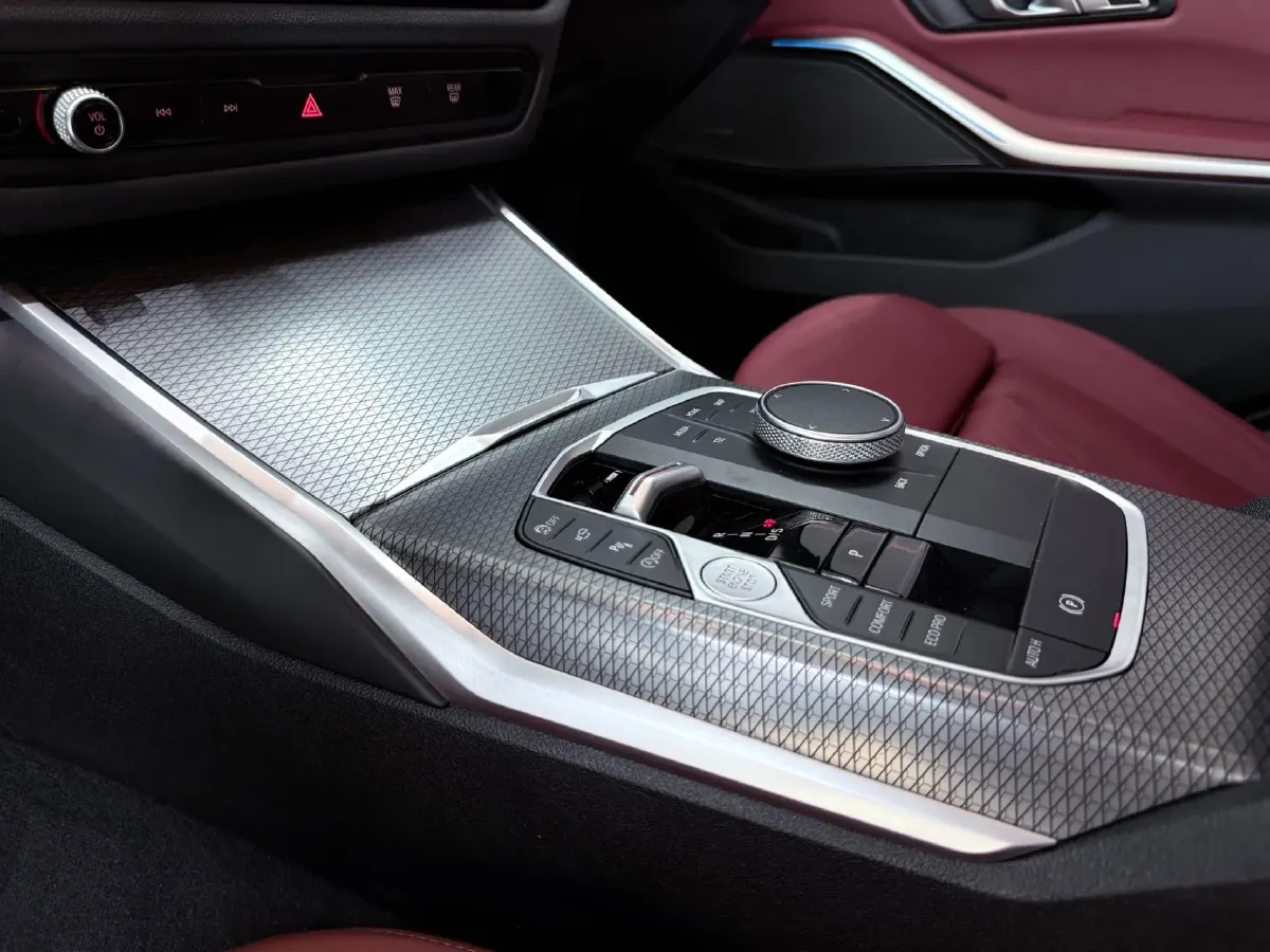 2024 BMW 3 Series 2.0T 184HP L4 8AT,autocango,china used car exporter,china ev exporter,chinese used car exporter,chinese used ev exporter