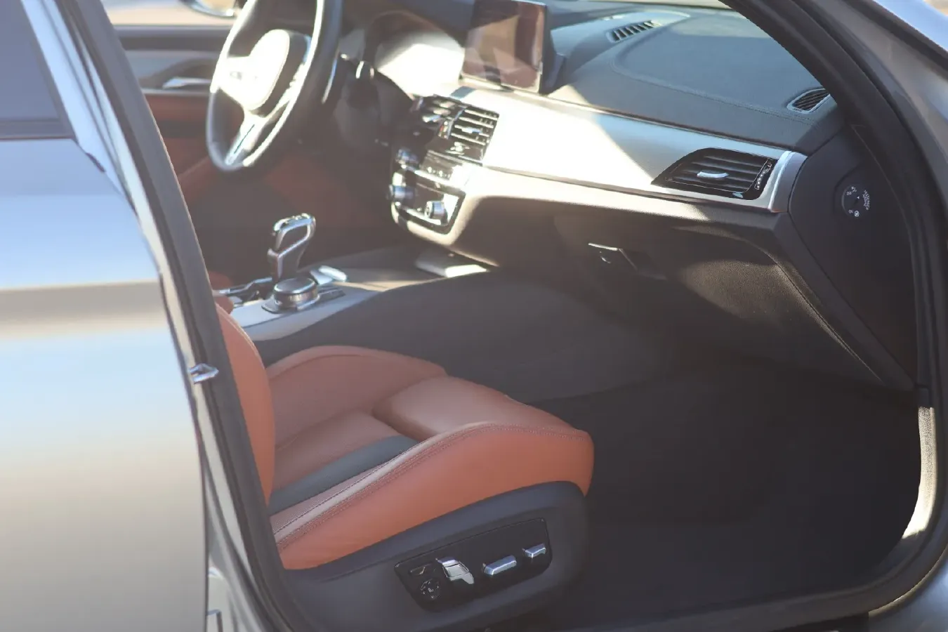 2019 BMW M5 4.4T 625HP V8 8AT,autocango,china used car exporter,china ev exporter,chinese used car exporter,chinese used ev exporter