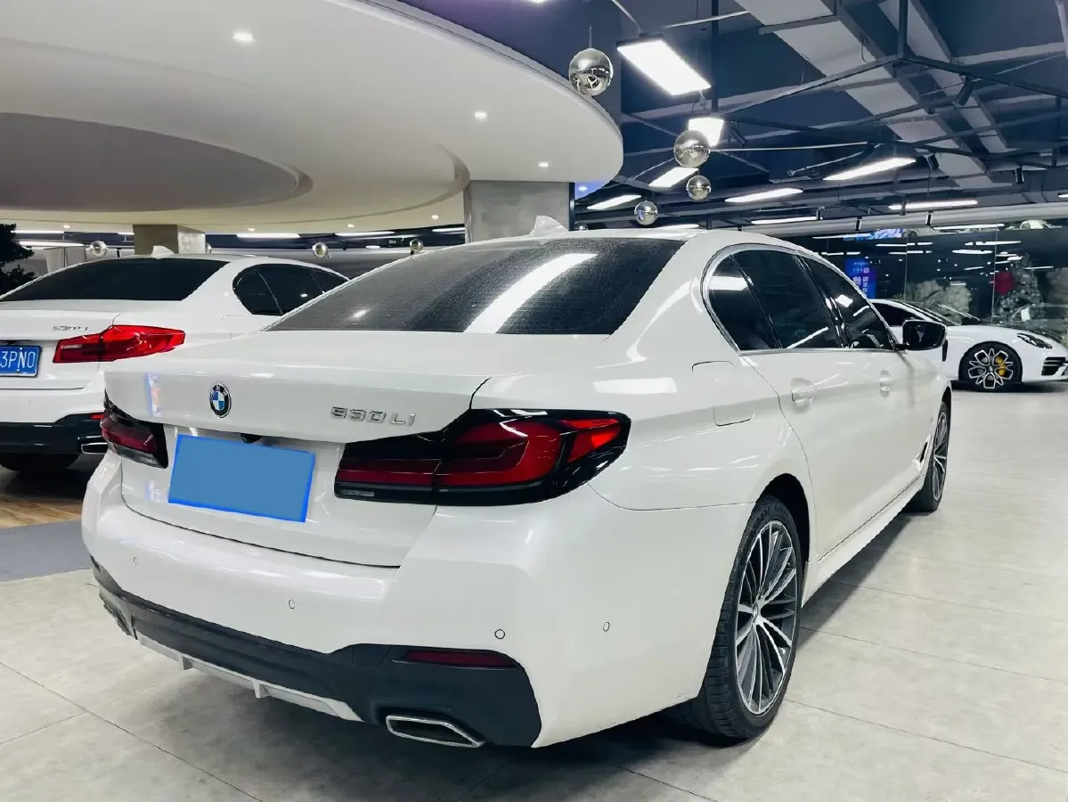 2022 BMW 5 Series 2.0T 252HP L4 8AT,autocango,china used car exporter,china ev exporter,chinese used car exporter,chinese used ev exporter