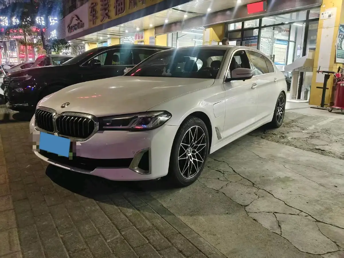 2021 BMW 5 Series 2.0T 184HP L4 8AT PHEV 17.7KWH