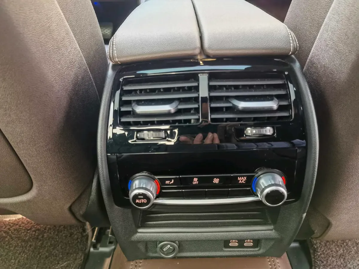 2023 BMW 5 Series 2.0T 245HP L4 8AT,autocango,china used car exporter,china ev exporter,chinese used car exporter,chinese used ev exporter