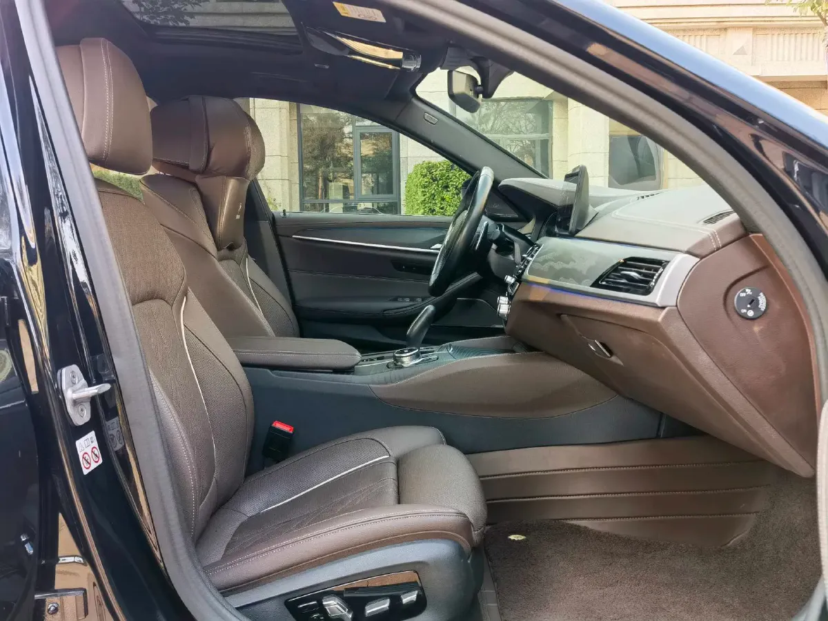 2023 BMW 5 Series 2.0T 245HP L4 8AT,autocango,china used car exporter,china ev exporter,chinese used car exporter,chinese used ev exporter