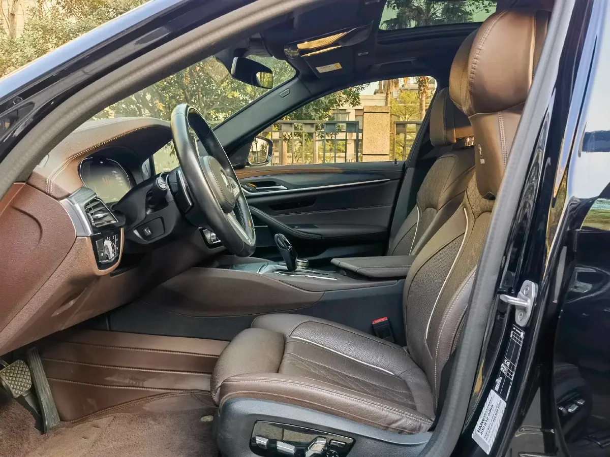 2023 BMW 5 Series 2.0T 245HP L4 8AT,autocango,china used car exporter,china ev exporter,chinese used car exporter,chinese used ev exporter