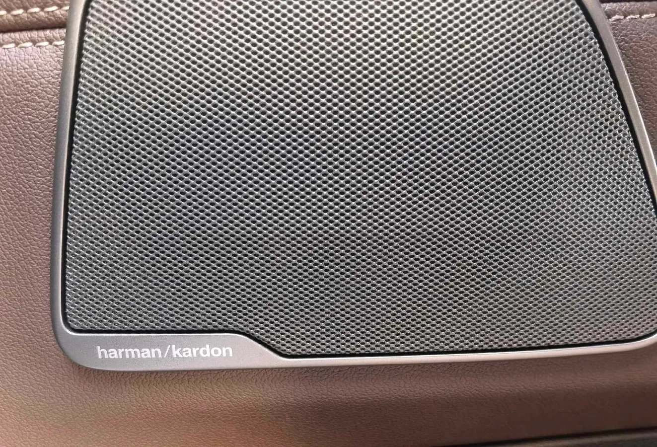 2023 BMW 5 Series 2.0T 245HP L4 8AT,autocango,china used car exporter,china ev exporter,chinese used car exporter,chinese used ev exporter