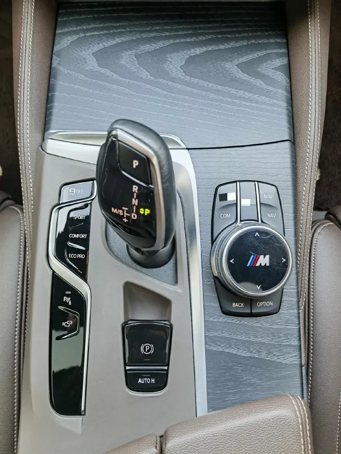 2023 BMW 5 Series 2.0T 245HP L4 8AT,autocango,china used car exporter,china ev exporter,chinese used car exporter,chinese used ev exporter