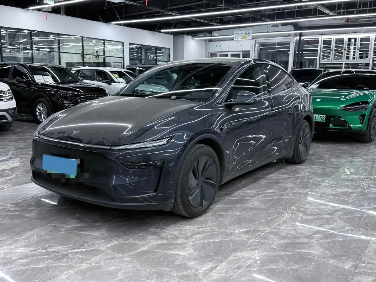 2025 Tesla Model Y BEV 62.5KWH
