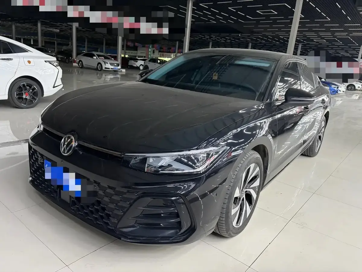 2025 Volkswagen Passat 2.0T 220HP L4 7DCT