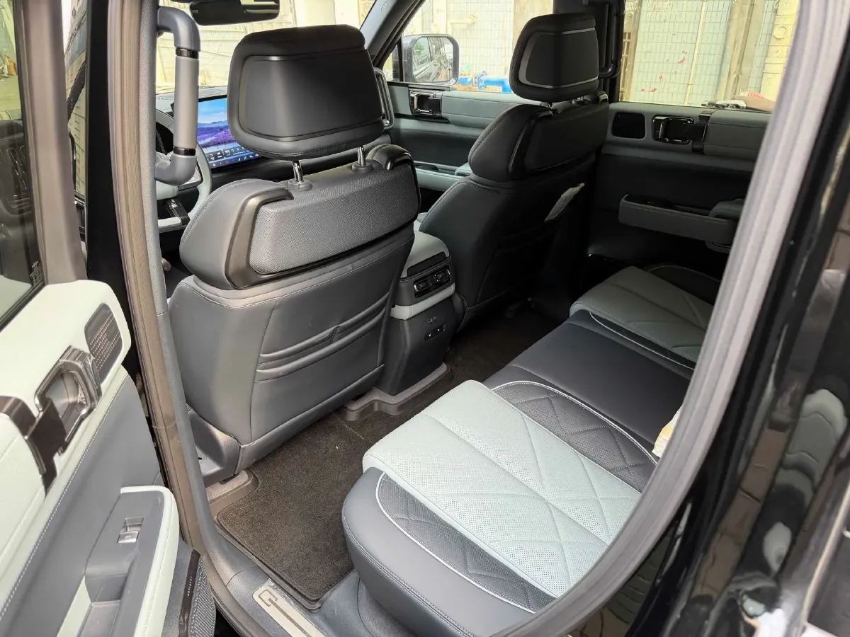 2025 FangChengBao Bao 5 1.5T 194HP L4 E-CVT PHEV 31.8KWH,autocango,china used car exporter,china ev exporter,chinese used car exporter,chinese used ev exporter