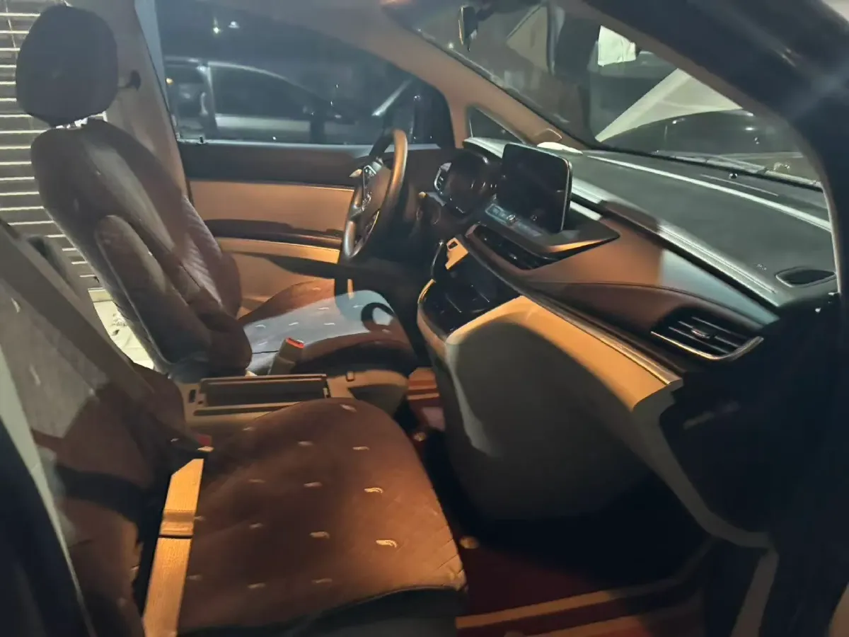 2023 Buick GL8 2.0T 237HP L4 9AT,autocango,china used car exporter,china ev exporter,chinese used car exporter,chinese used ev exporter