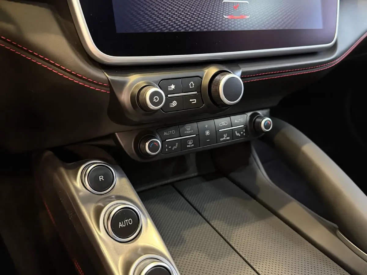 2017 Ferrari GTC4 Lusso 3.9T 609HP V8 7DCT,autocango,china used car exporter,china ev exporter,chinese used car exporter,chinese used ev exporter