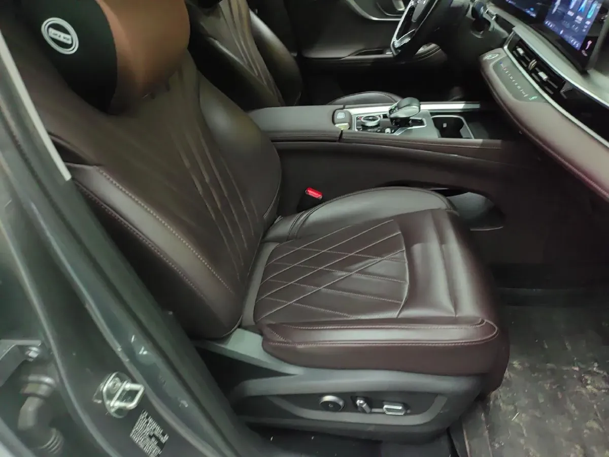 2024 Chery Tiggo 8 PRO 2.0T 254HP L4 7DCT,autocango,china used car exporter,china ev exporter,chinese used car exporter,chinese used ev exporter