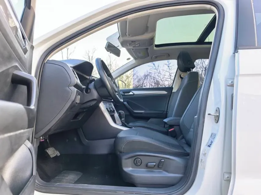 2022 Volkswagen T-Roc 1.4T 150HP L4 7DCT,autocango,china used car exporter,china ev exporter,chinese used car exporter,chinese used ev exporter