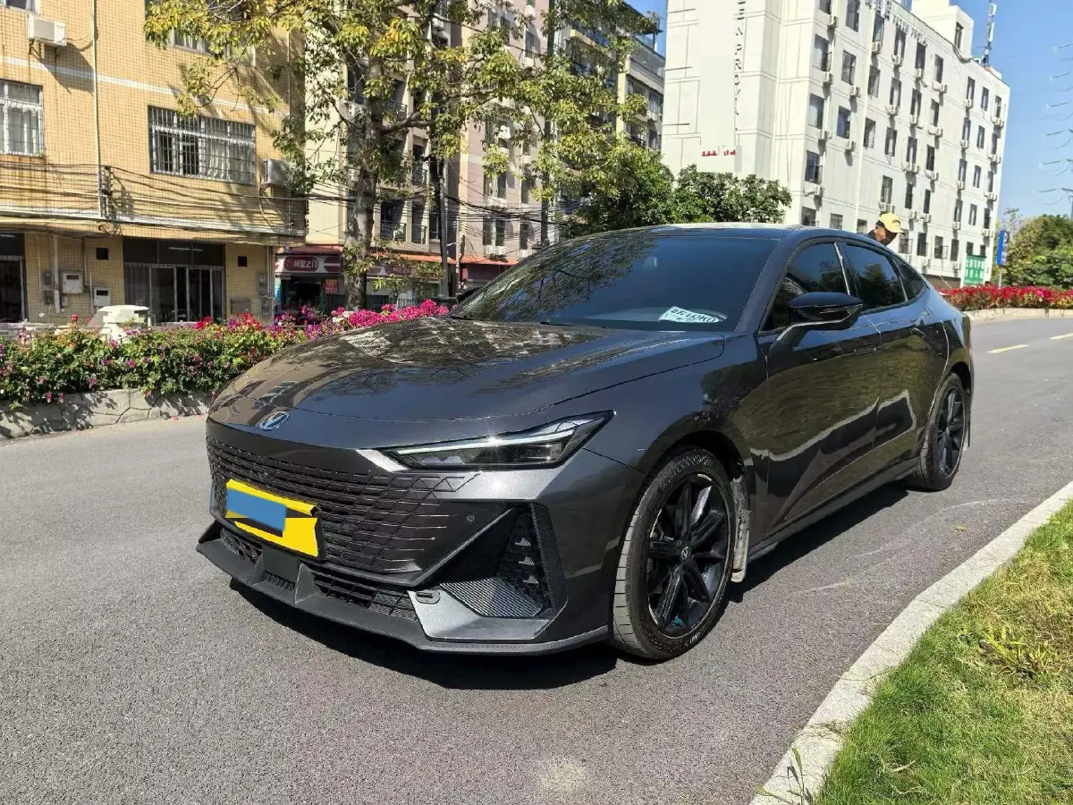 2022 ChangAn UNI-V 1.5T 188HP L4 7DCT