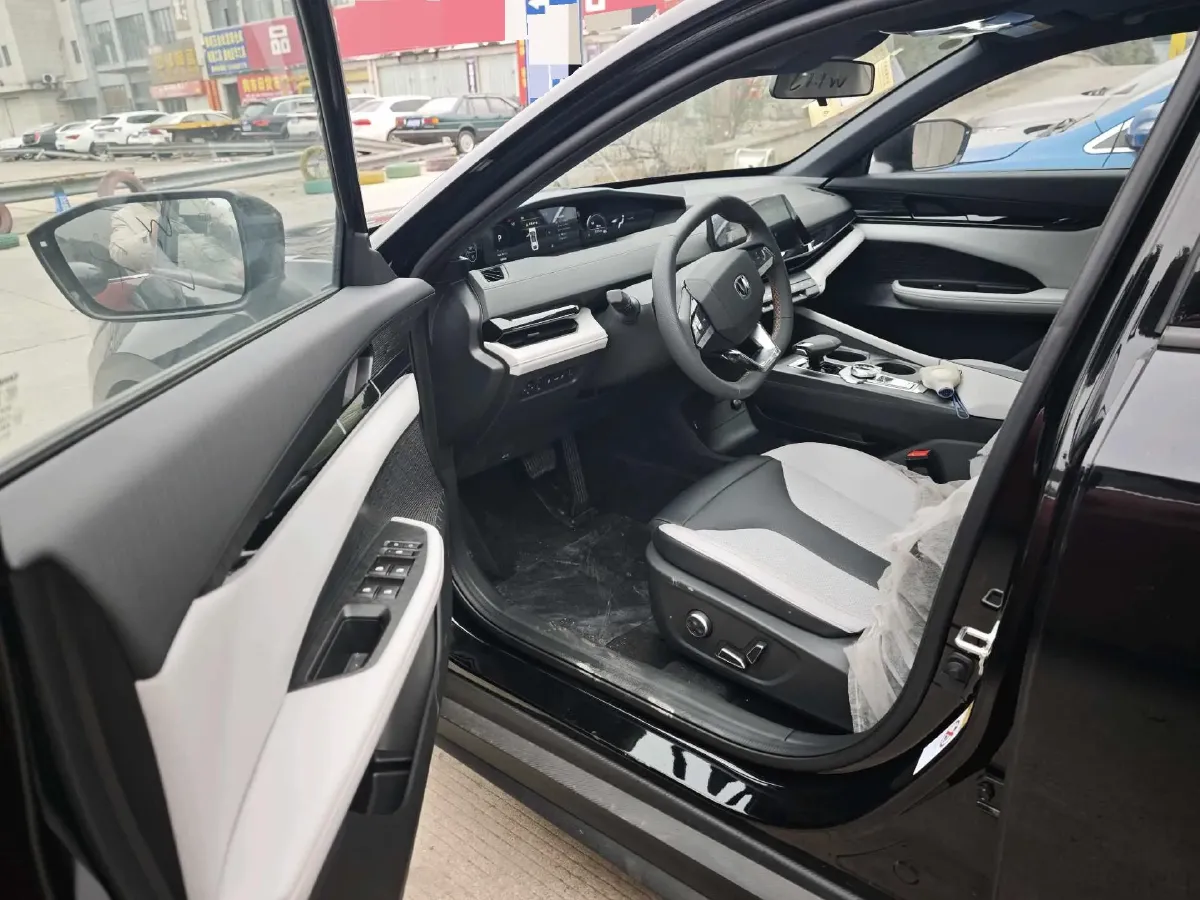 2024 ChangAn UNI-V iDD 1.5L 110HP L4 E-CVT PHEV 18.99KWH,autocango,china used car exporter,china ev exporter,chinese used car exporter,chinese used ev exporter