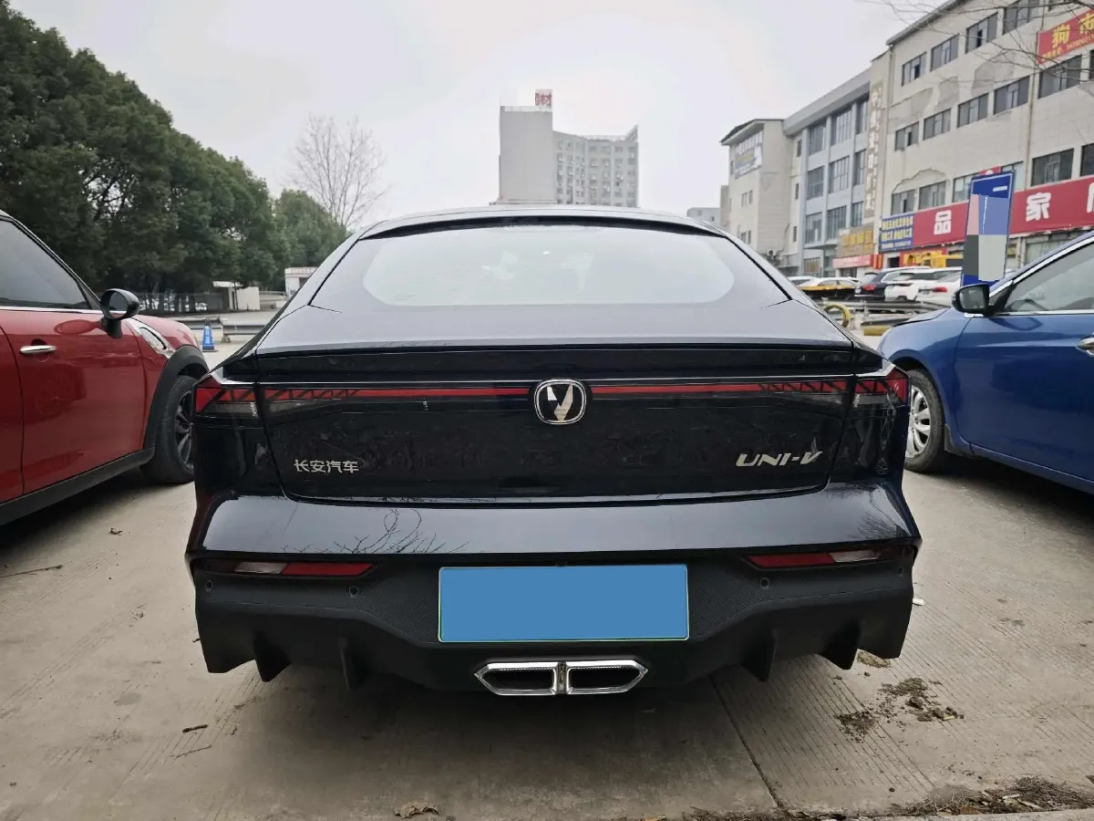 2024 ChangAn UNI-V iDD 1.5L 110HP L4 E-CVT PHEV 18.99KWH,autocango,china used car exporter,china ev exporter,chinese used car exporter,chinese used ev exporter