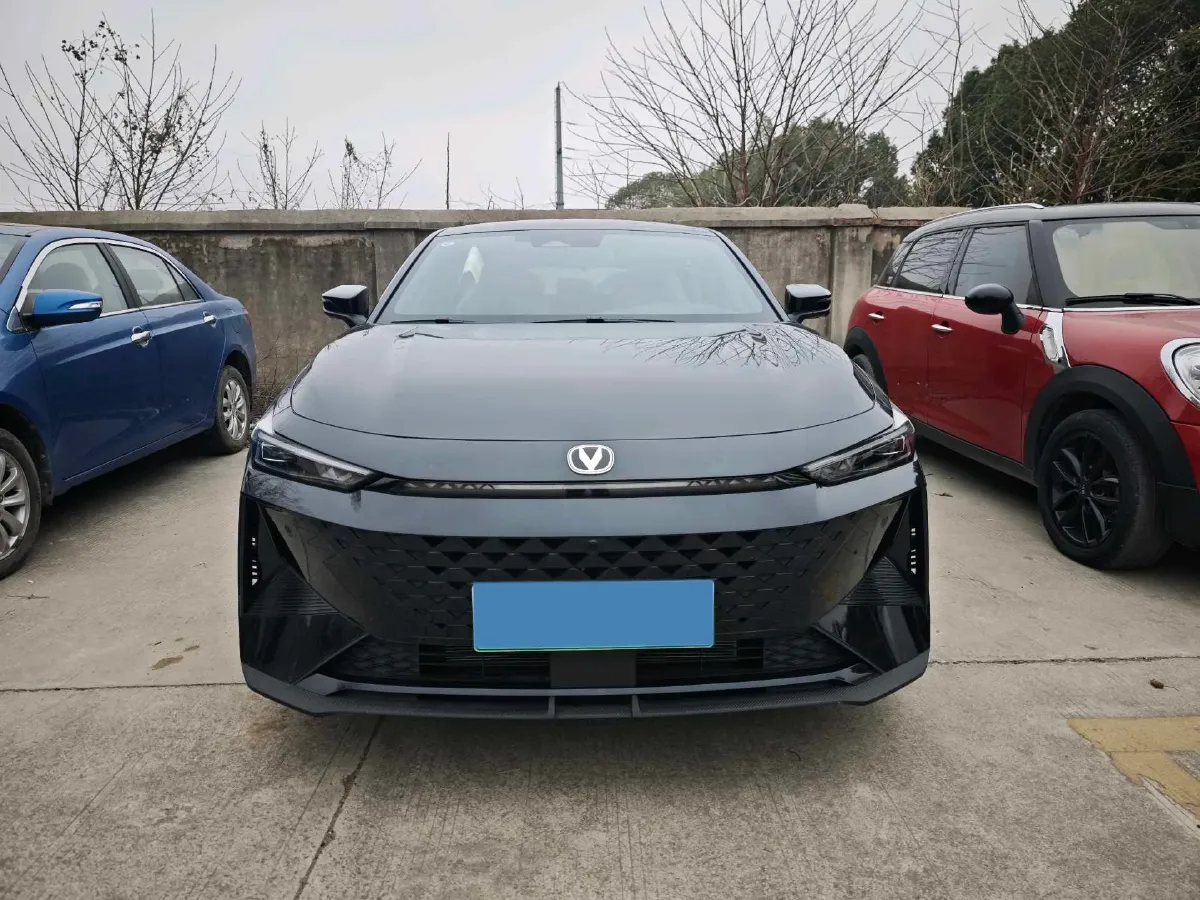 2024 ChangAn UNI-V iDD 1.5L 110HP L4 E-CVT PHEV 18.99KWH,autocango,china used car exporter,china ev exporter,chinese used car exporter,chinese used ev exporter