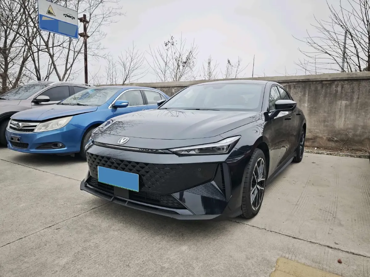 2024 ChangAn UNI-V iDD 1.5L 110HP L4 E-CVT PHEV 18.99KWH,autocango,china used car exporter,china ev exporter,chinese used car exporter,chinese used ev exporter
