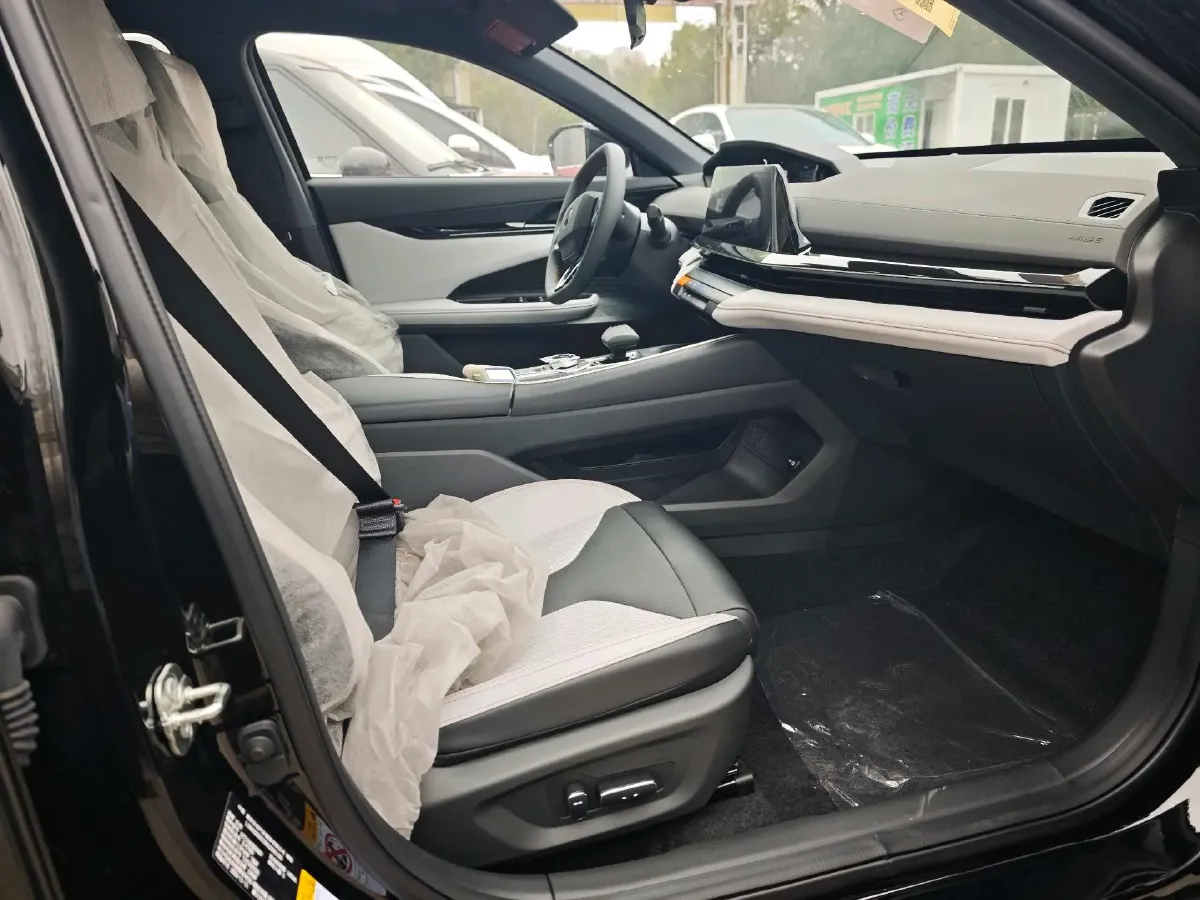 2024 ChangAn UNI-V iDD 1.5L 110HP L4 E-CVT PHEV 18.99KWH,autocango,china used car exporter,china ev exporter,chinese used car exporter,chinese used ev exporter