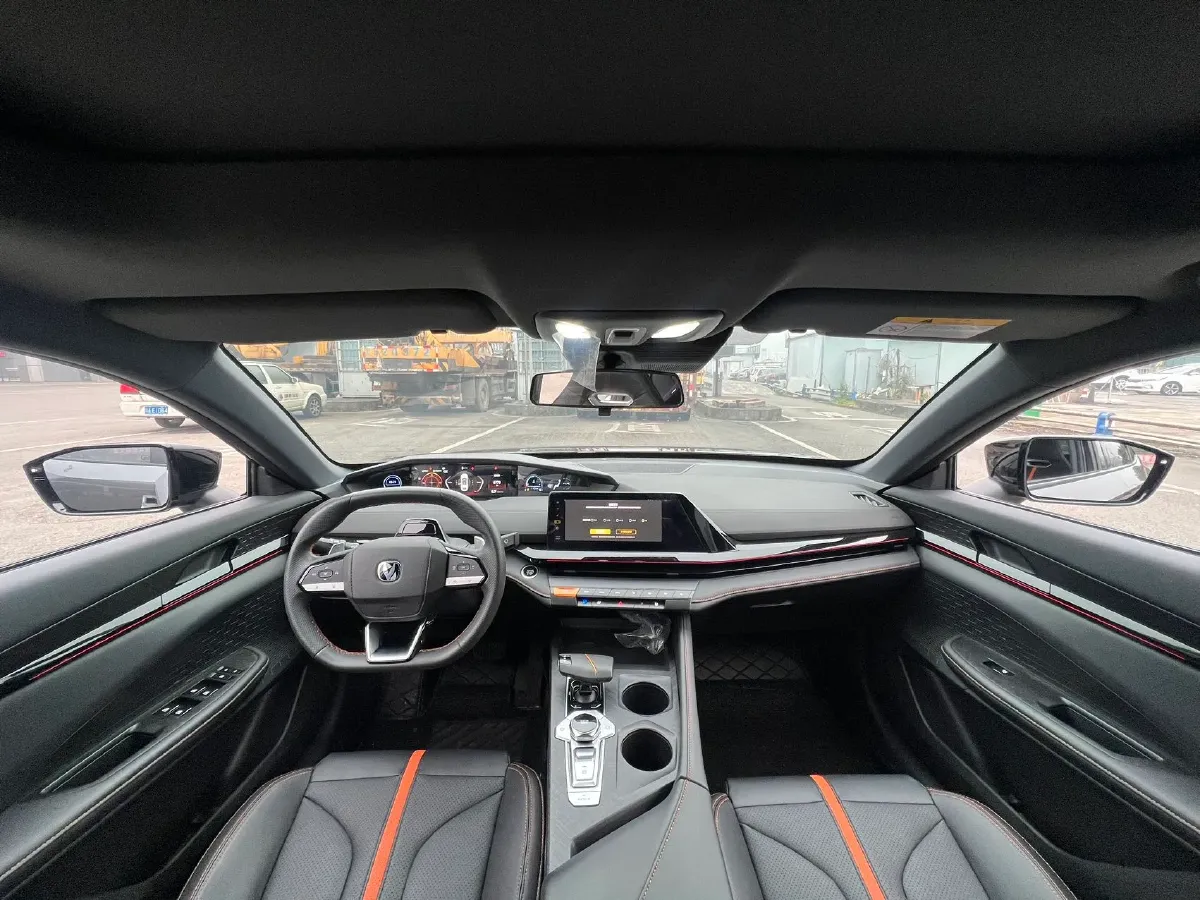 2023 ChangAn UNI-V 1.5T 188HP L4 7DCT,autocango,china used car exporter,china ev exporter,chinese used car exporter,chinese used ev exporter