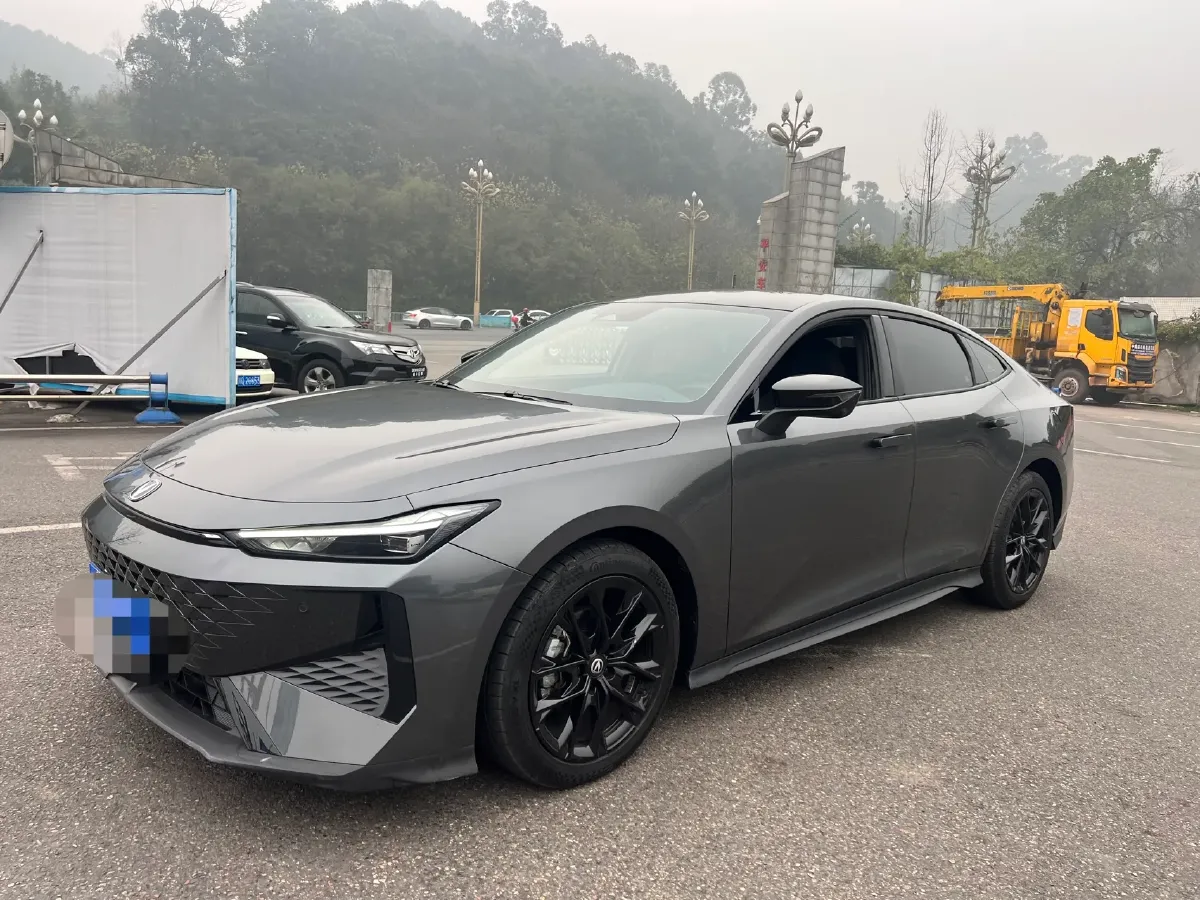 2023 ChangAn UNI-V 1.5T 188HP L4 7DCT,autocango,china used car exporter,china ev exporter,chinese used car exporter,chinese used ev exporter