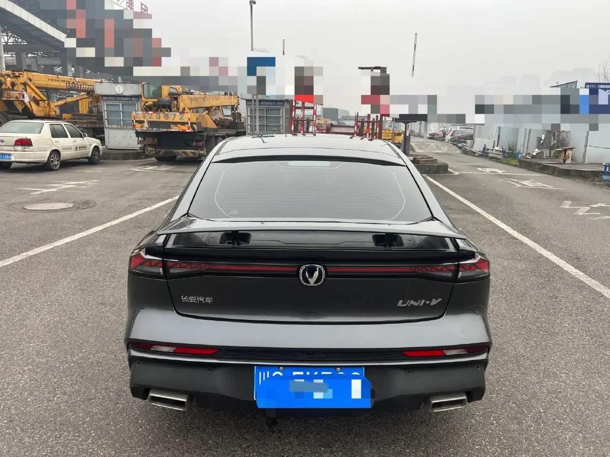 2023 ChangAn UNI-V 1.5T 188HP L4 7DCT,autocango,china used car exporter,china ev exporter,chinese used car exporter,chinese used ev exporter