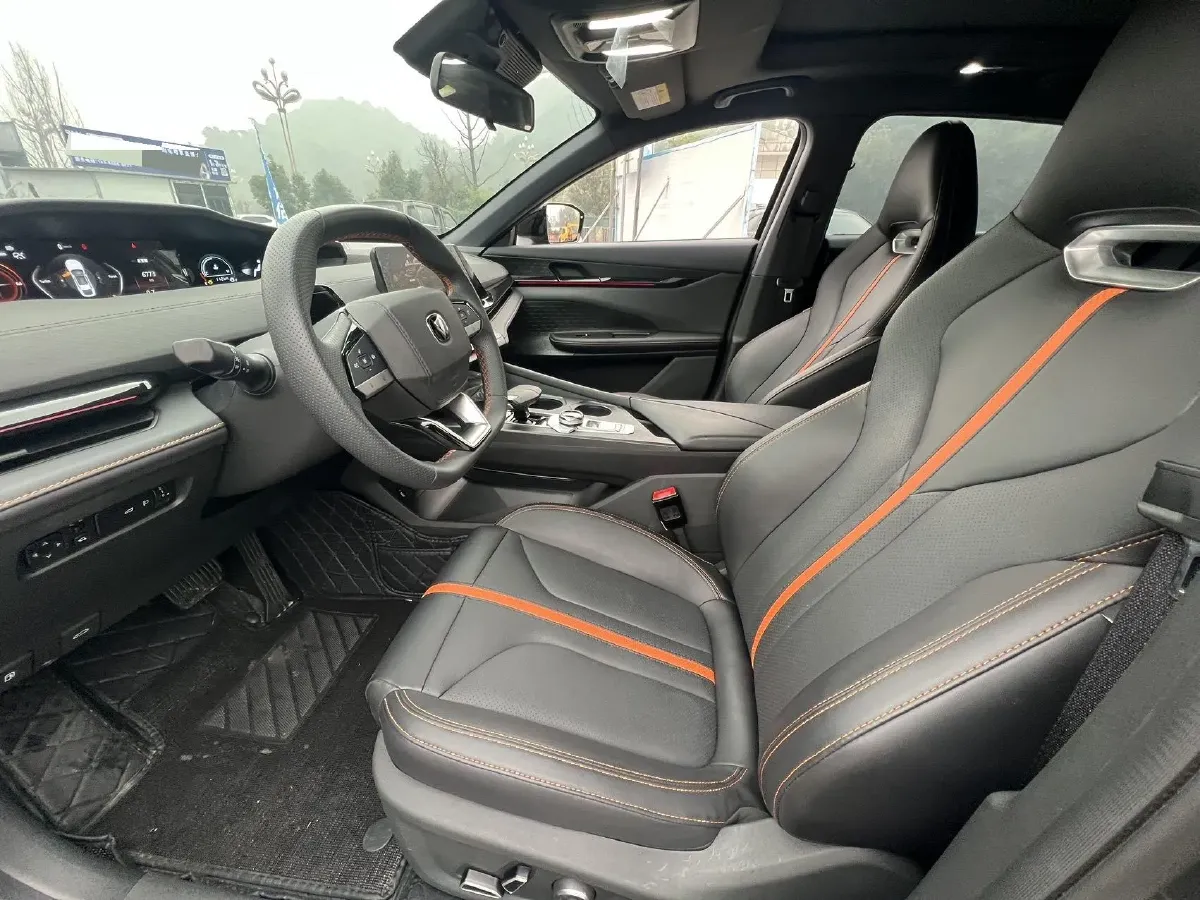 2023 ChangAn UNI-V 1.5T 188HP L4 7DCT,autocango,china used car exporter,china ev exporter,chinese used car exporter,chinese used ev exporter